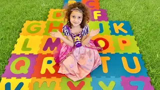  thumbnail: Aprende el alfabeto inglés con Rhia / canción ABC para los más pequeños